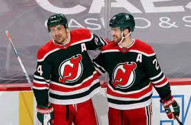 New Jersey Devilsin ensimmäinen ja kolmas pelipaita